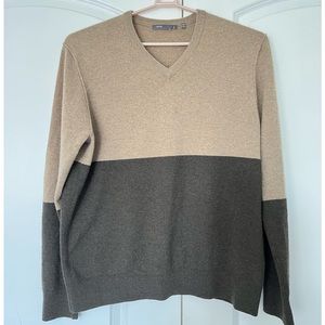 Vince Men’s 100% cashmere color block V neck sweater size XL